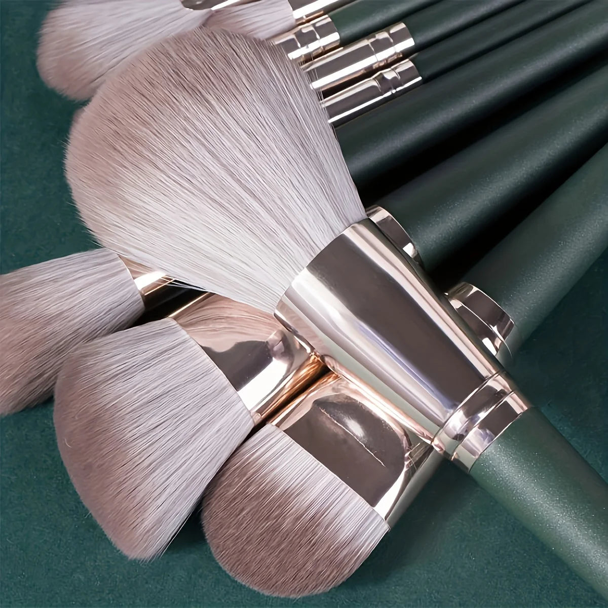 Luxury 14-Piece Makeup Brush Set Professional Full Face & Eye Detail Brushes Super Soft for Foundation Blush Application