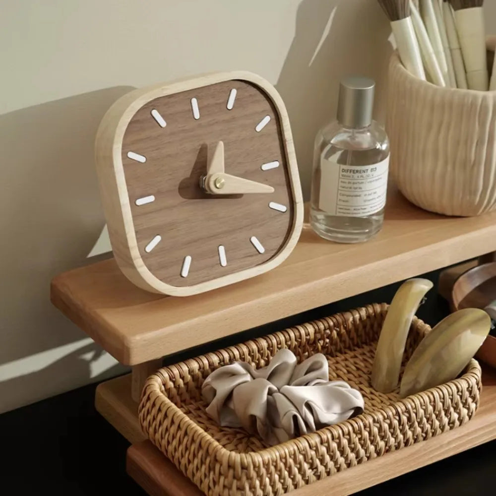 Home Decoration Retro Tabletop Clock Exquisite Decorative Bedside Table Clock Wooden Silent Clocks Home Decor