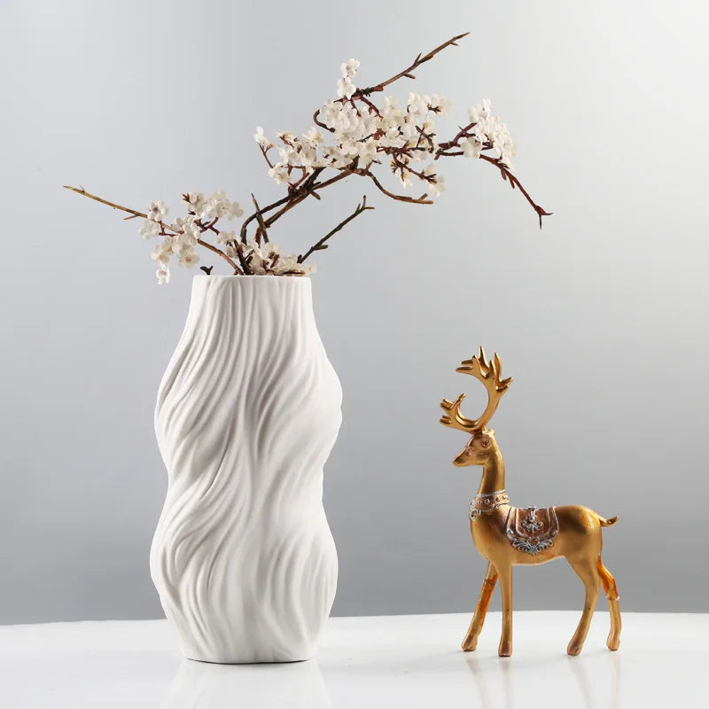Simple European home decor ornaments, white ceramic vases, living room wine cabinets, dried flower crafts, flower utensils