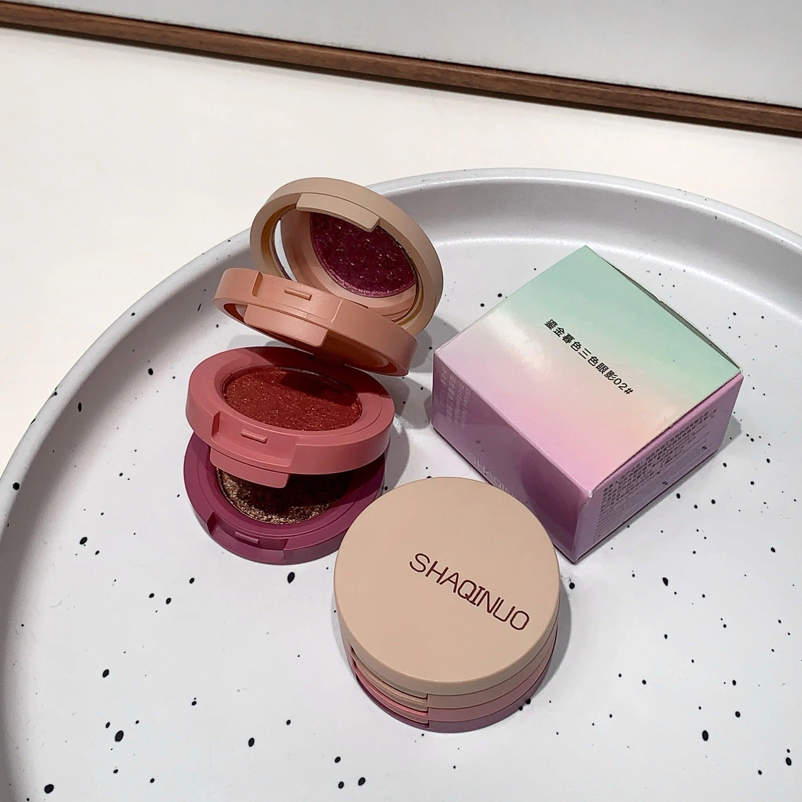 Shaqinuo Earth-tone Eyeshadow Palette-1
